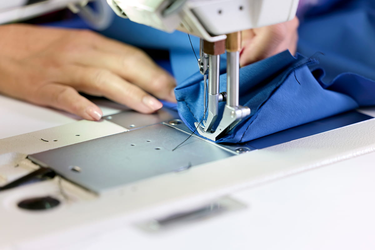 High-volume industrial sewing station for technical textile production
